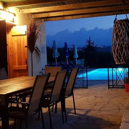 Selene, Mountain Views, No Stairs, 2 Km From