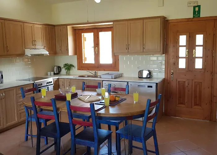 Villa Selene, Mountain Views, No Stairs, 2 Km From Chania (Crete)