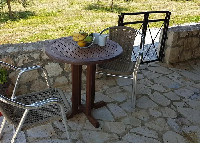 Villa Selene, Mountain Views, No Stairs, 2 Km From