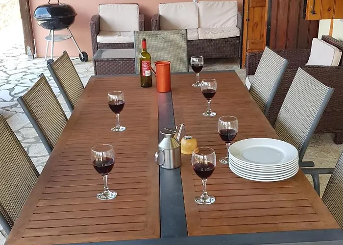 Villa Selene, Mountain Views, No Stairs, 2 Km From Chania (Crete)